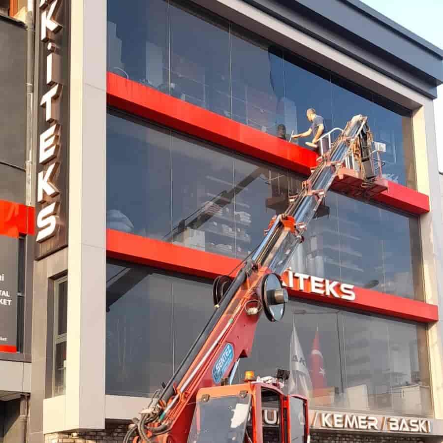 Dış Cephe Cam Temizliği Nasıl Yapılıre